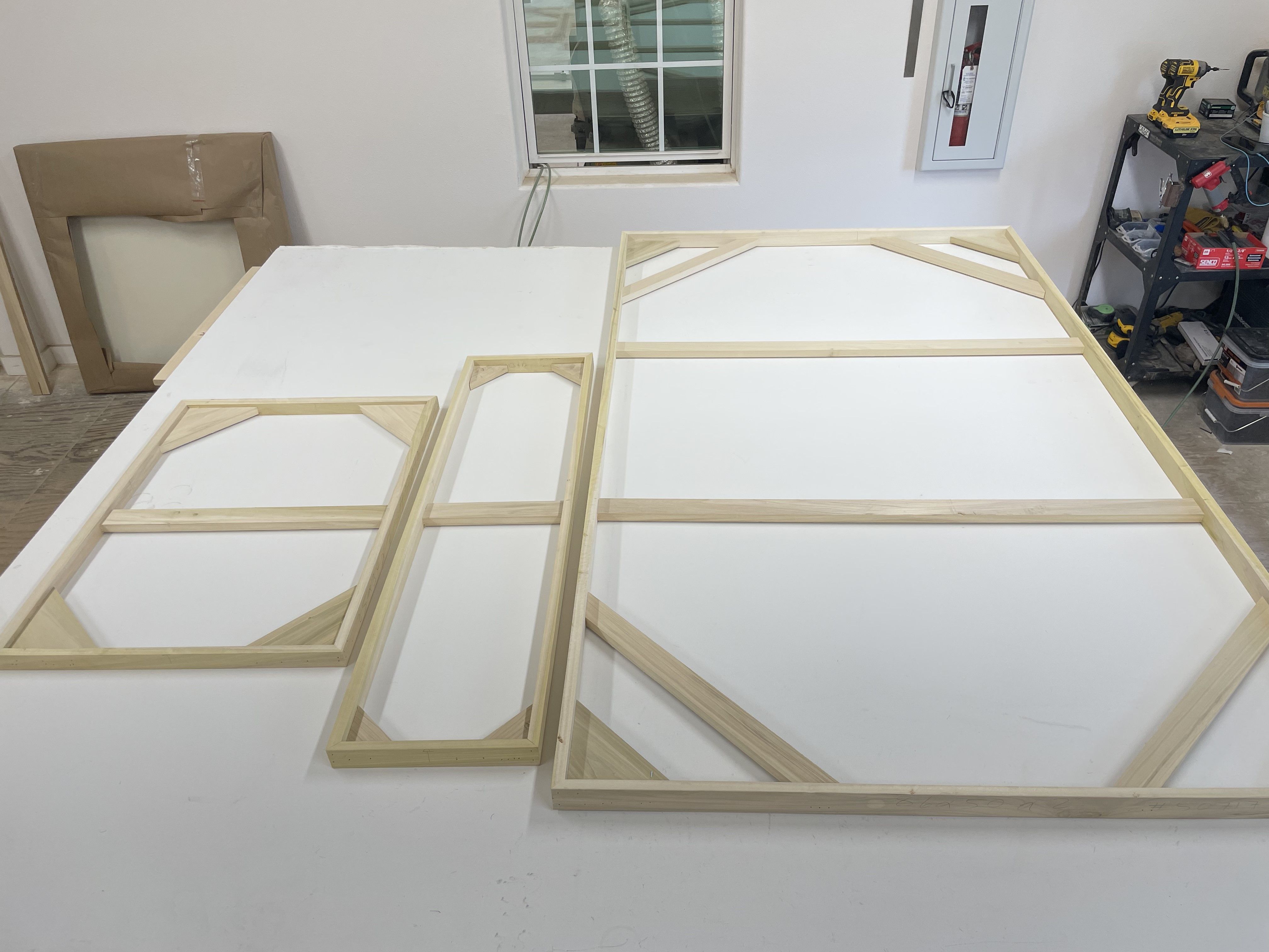 Several sizes of pre-stretched canvases