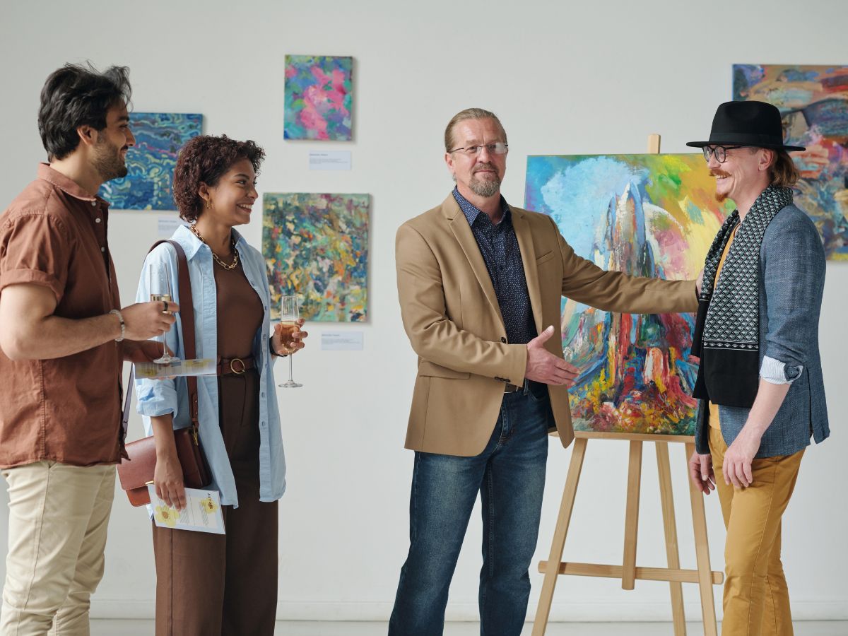 gallery owner presenting artist of art gallery