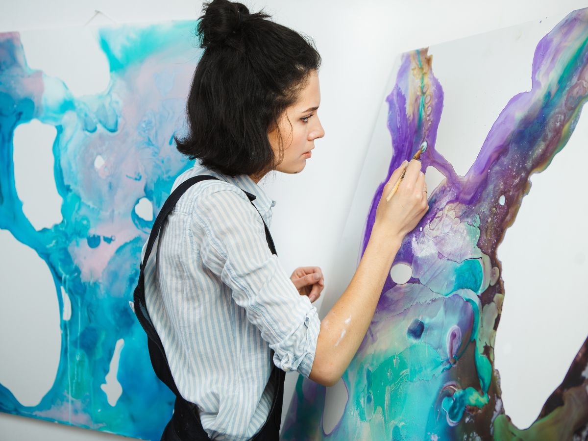 woman painting during art therapy